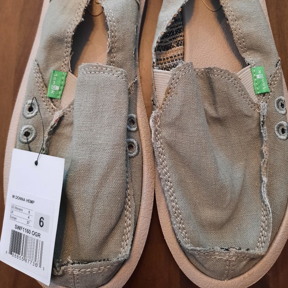 Sanuk Donna style Women's size 6
